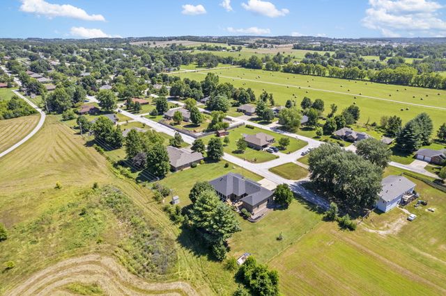 307 S 38th Street, Nixa, MO 65714