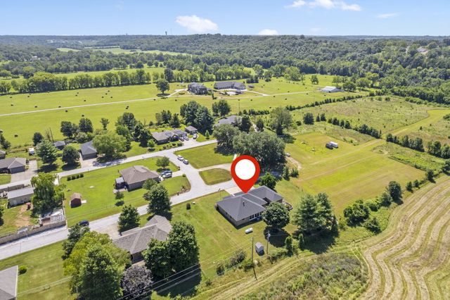 307 S 38th Street, Nixa, MO 65714