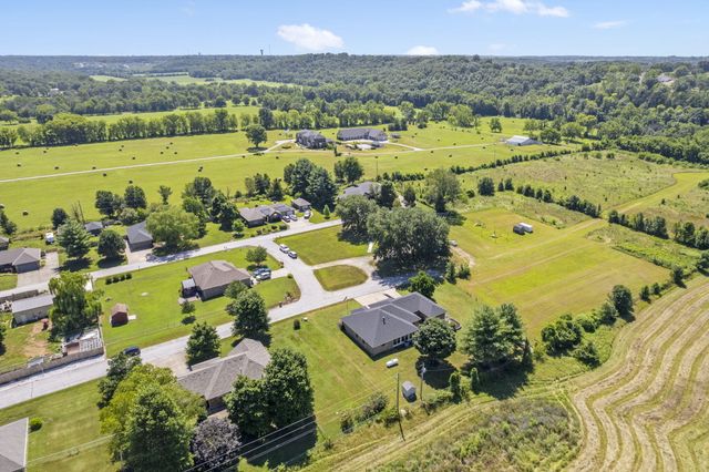 307 S 38th Street, Nixa, MO 65714