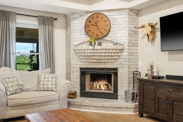 307 S 38th Street, Nixa, MO 65714