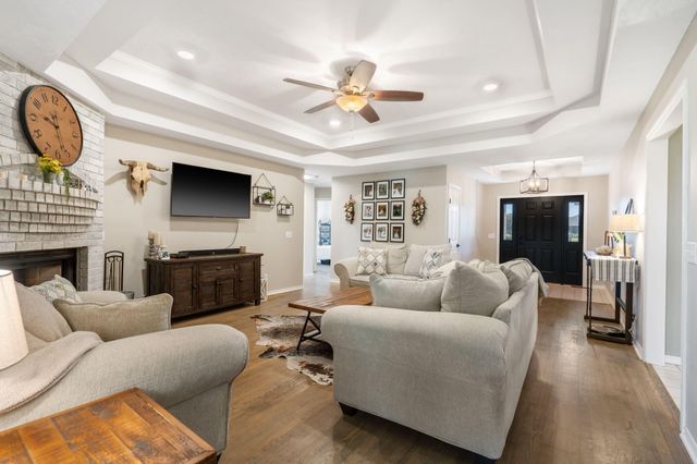 307 S 38th Street, Nixa, MO 65714
