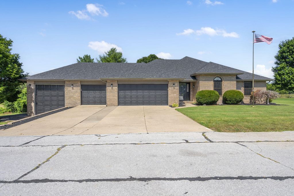 307 S 38th Street, Nixa, MO 65714