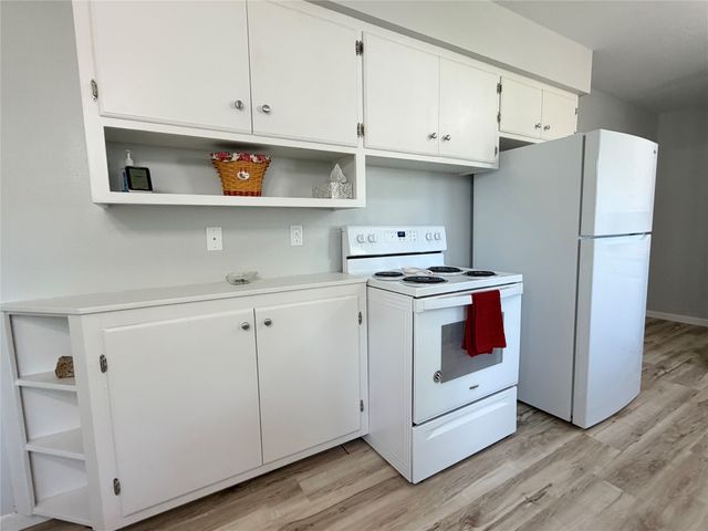 2008 N 3rd Avenue E, Newton, IA 50208