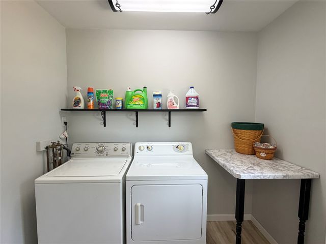 2008 N 3rd Avenue E, Newton, IA 50208