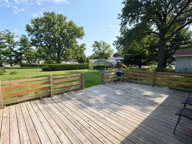 2008 N 3rd Avenue E, Newton, IA 50208