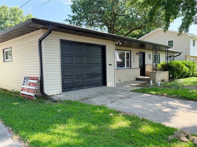 2008 N 3rd Avenue E, Newton, IA 50208