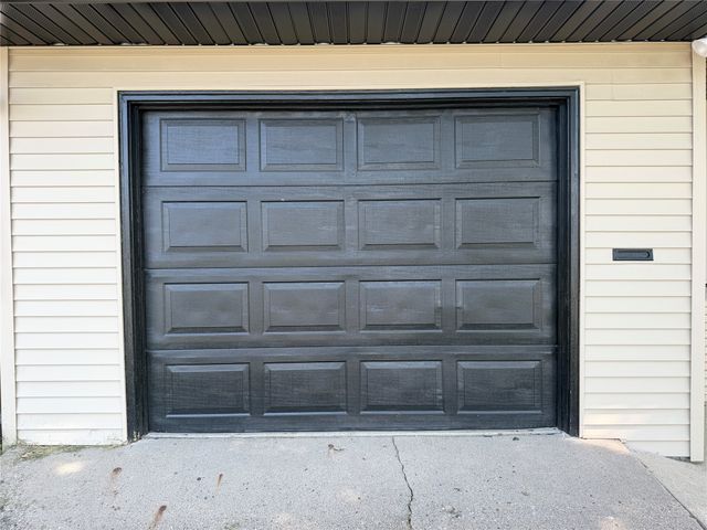2008 N 3rd Avenue E, Newton, IA 50208