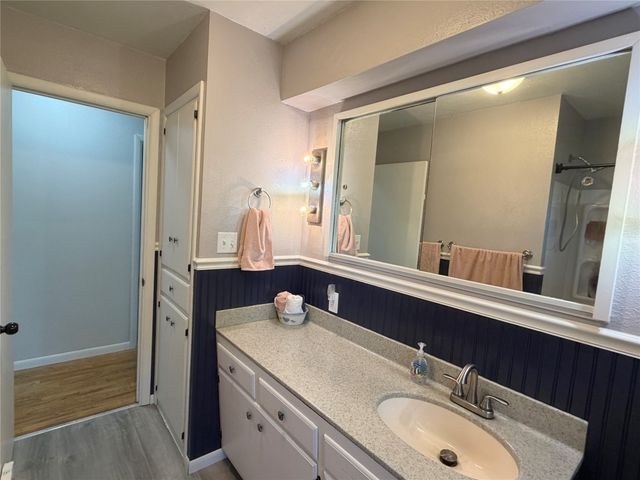 2008 N 3rd Avenue E, Newton, IA 50208