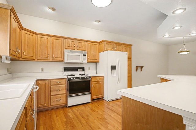 1132 Diamond Drive, Mishawaka, IN 46544