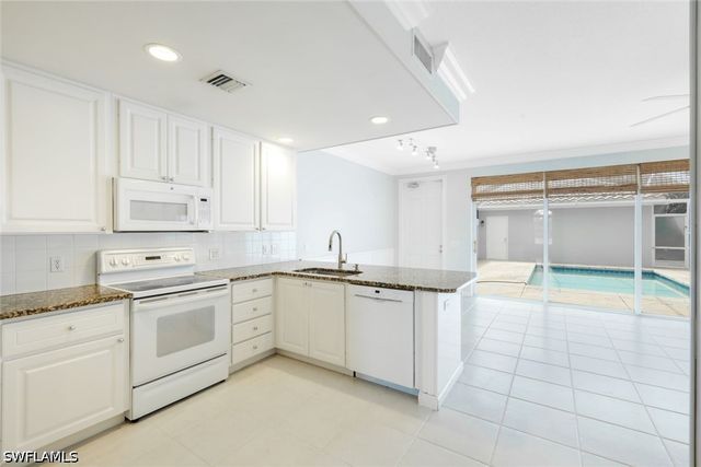 6124 Towncenter CIR, Naples, FL 34119