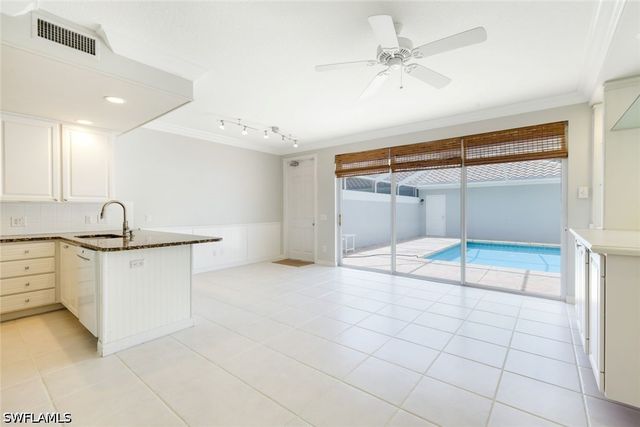 6124 Towncenter CIR, Naples, FL 34119