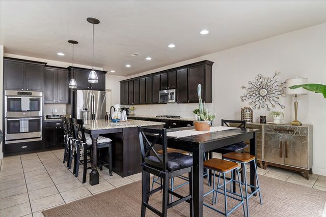 911 CALLIE CT, North Salt Lake, UT 84054