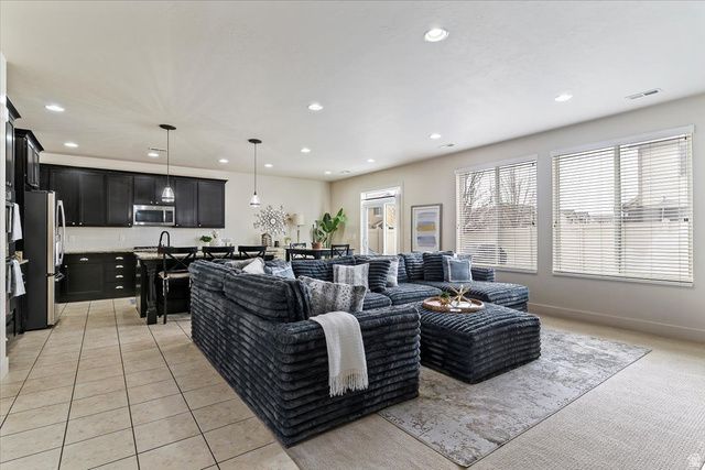 911 CALLIE CT, North Salt Lake, UT 84054