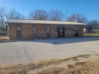 610 SE 4th Street, Lindsay, OK 73052