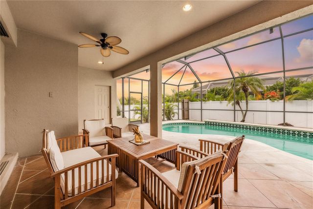 821 GREENVIEW DR, Apollo Beach, FL 33572