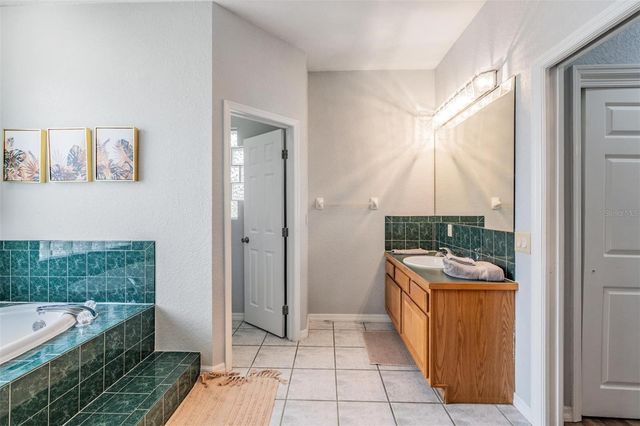 821 GREENVIEW DR, Apollo Beach, FL 33572