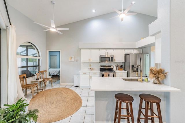 821 GREENVIEW DR, Apollo Beach, FL 33572