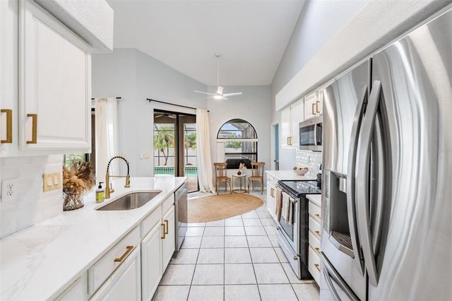 821 GREENVIEW DR, Apollo Beach, FL 33572