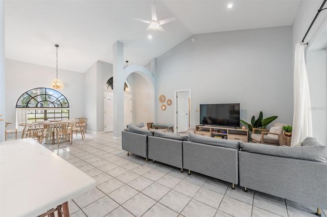 821 GREENVIEW DR, Apollo Beach, FL 33572