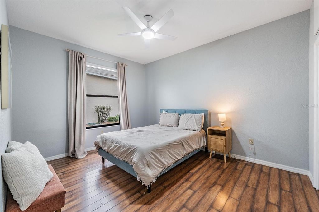 Image 20 of property listing at 821 GREENVIEW DR, Apollo Beach, FL 33572