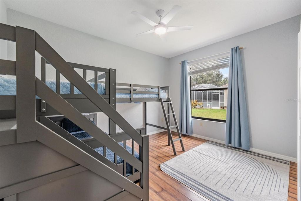 Image 22 of property listing at 821 GREENVIEW DR, Apollo Beach, FL 33572