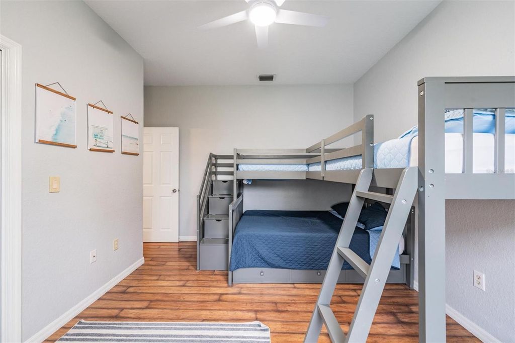 Image 23 of property listing at 821 GREENVIEW DR, Apollo Beach, FL 33572