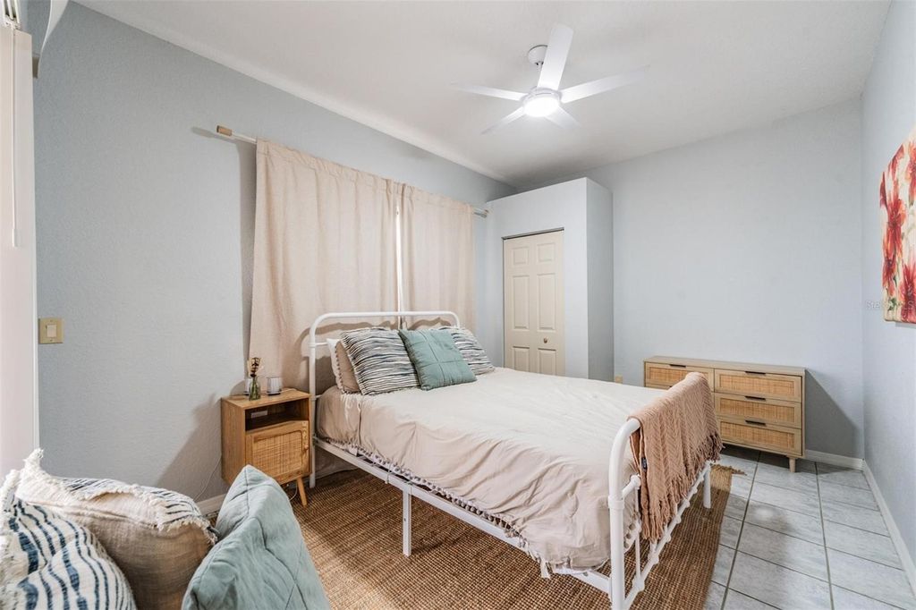 Image 24 of property listing at 821 GREENVIEW DR, Apollo Beach, FL 33572