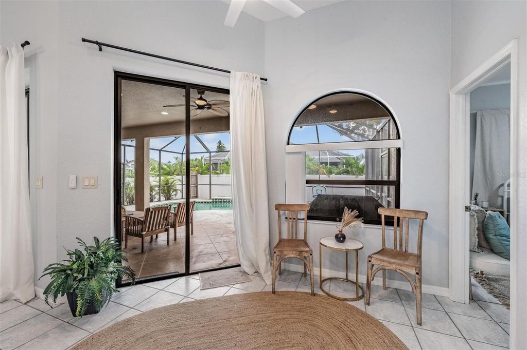 Image 10 of property listing at 821 GREENVIEW DR, Apollo Beach, FL 33572