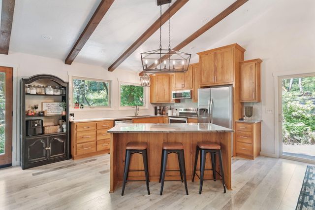 512 Bonnie Lane, Grants Pass, OR 97527