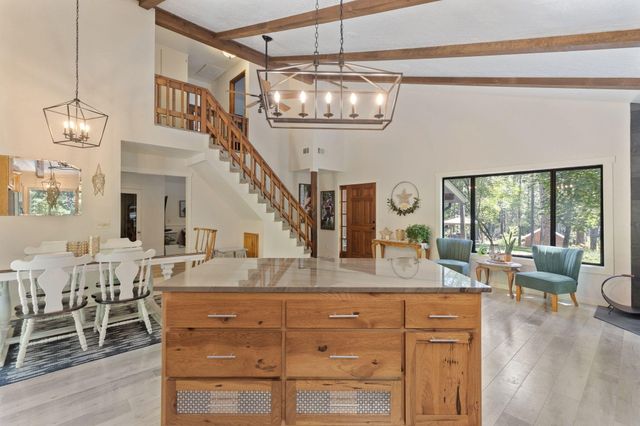 512 Bonnie Lane, Grants Pass, OR 97527