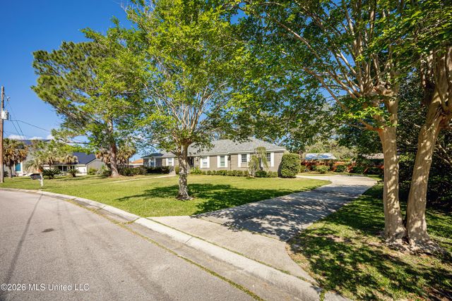 424 Alicia Drive, Biloxi, MS 39531