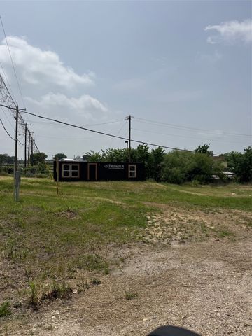 430 N Dallas Street, Palmer, TX 75152