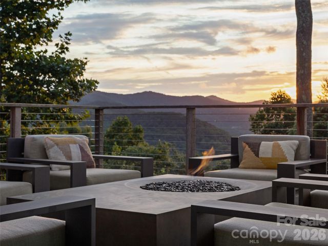 8 Deer Grass Court, Arden, NC 28704