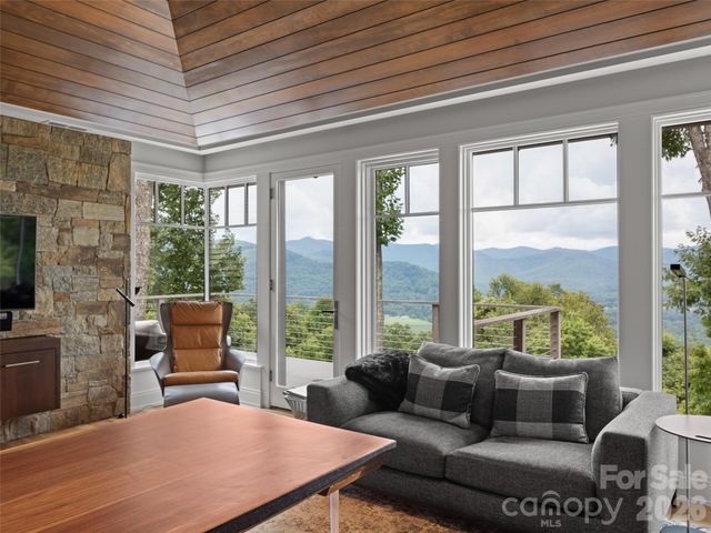 8 Deer Grass Court, Arden, NC 28704