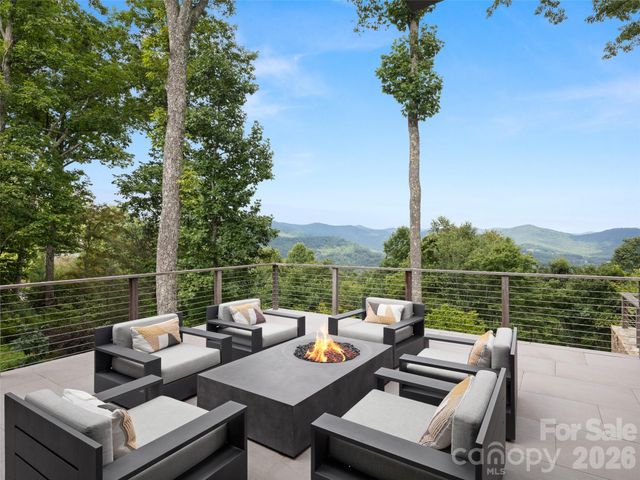 8 Deer Grass Court, Arden, NC 28704