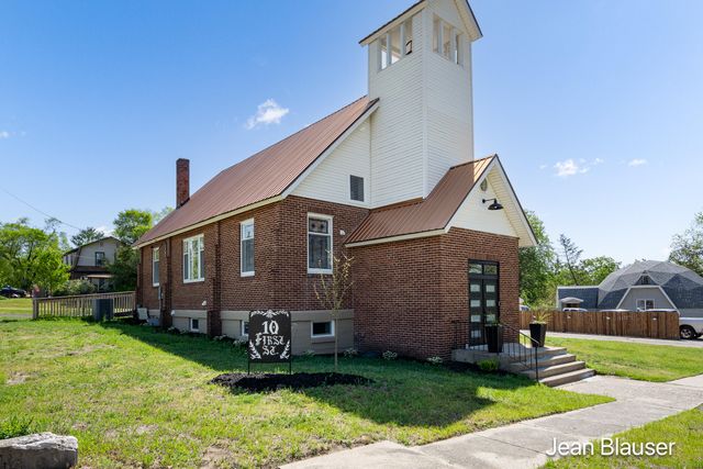 10 1st Street, Stanwood, MI 49346