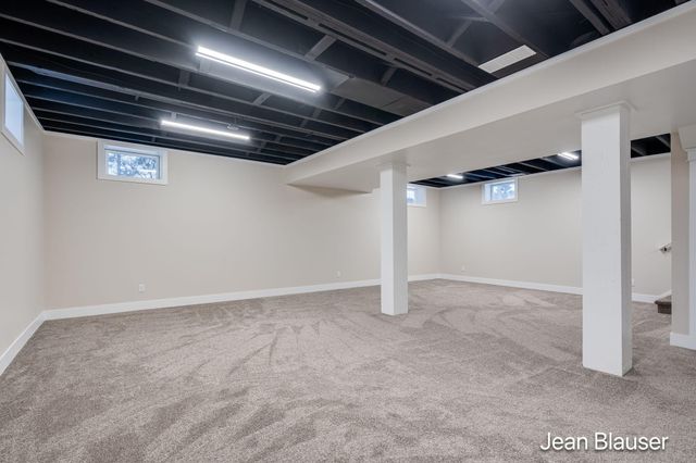 10 1st Street, Stanwood, MI 49346