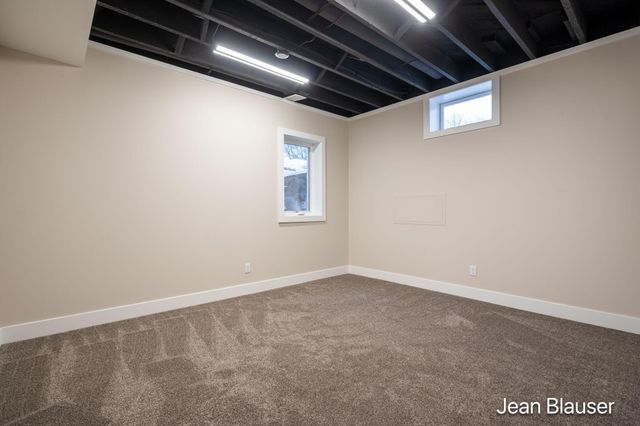 10 1st Street, Stanwood, MI 49346