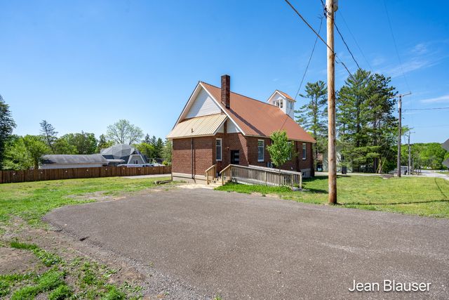 10 1st Street, Stanwood, MI 49346