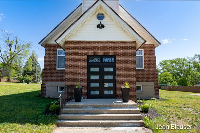 10 1st Street, Stanwood, MI 49346