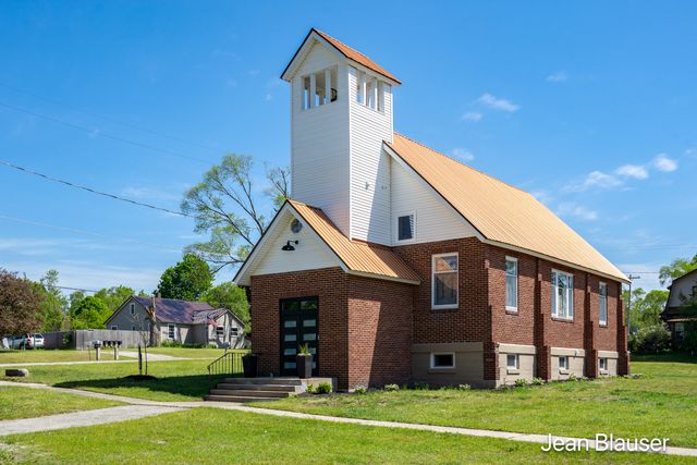 10 1st Street, Stanwood, MI 49346