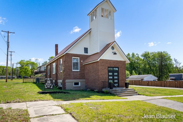 10 1st Street, Stanwood, MI 49346