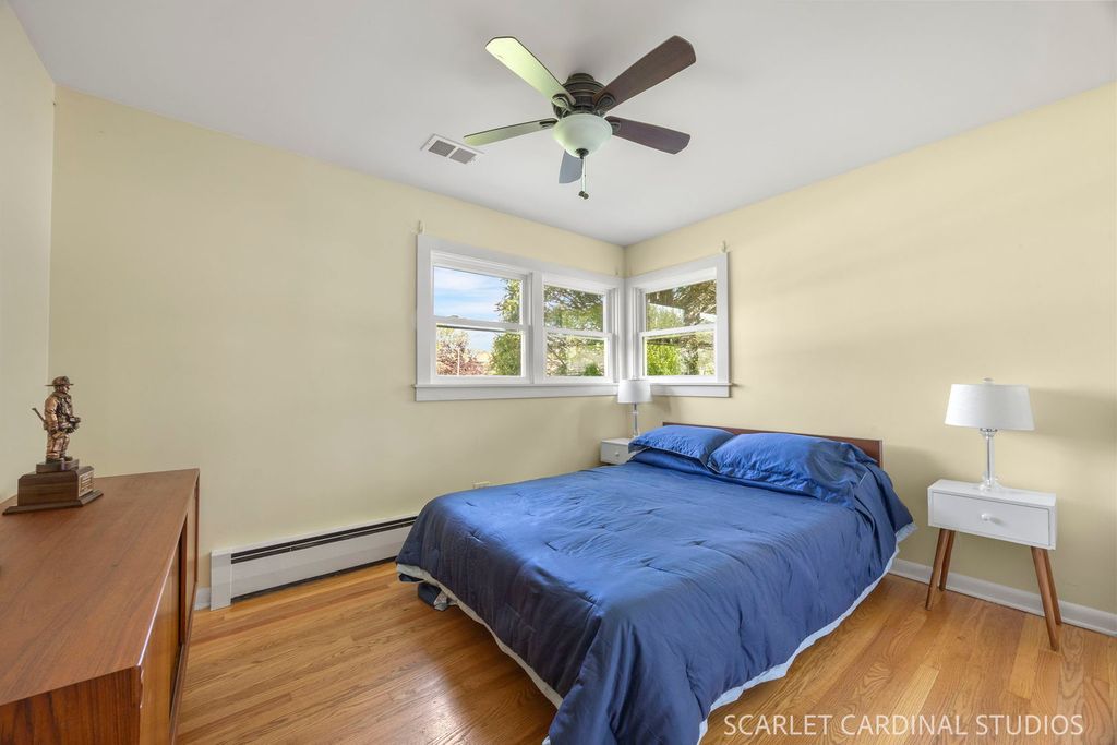 Image 13 of property listing at 326 S Chase Avenue, Lombard, IL 60148