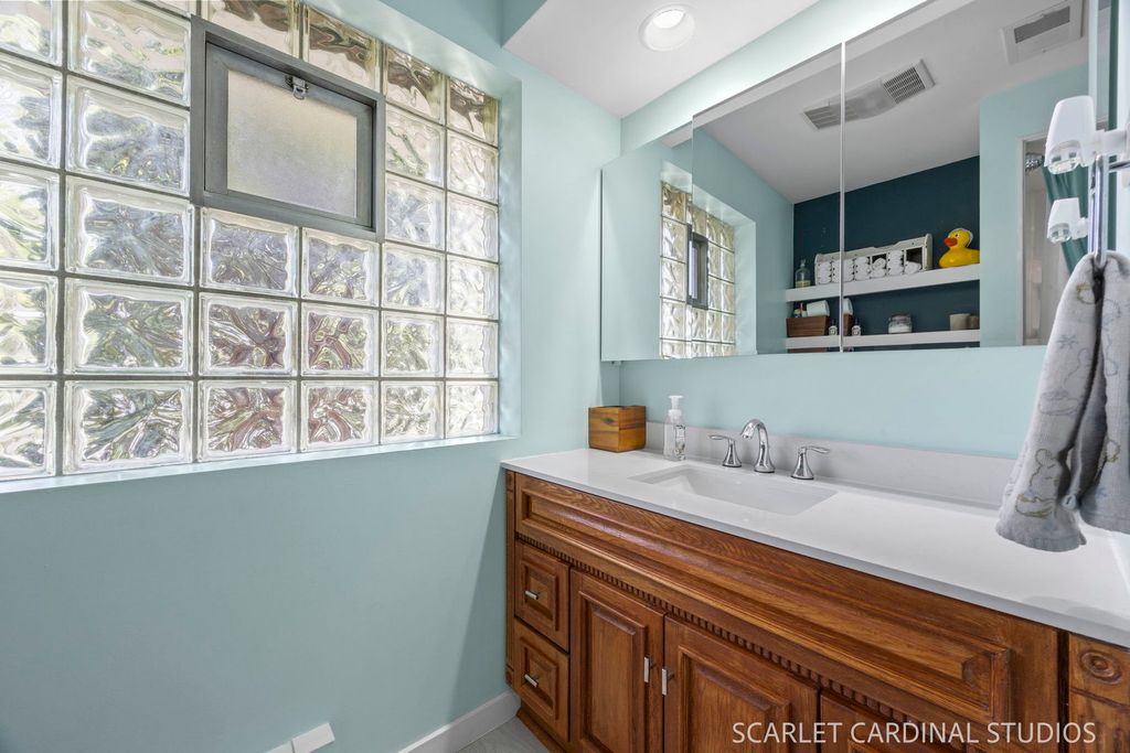 Image 19 of property listing at 326 S Chase Avenue, Lombard, IL 60148