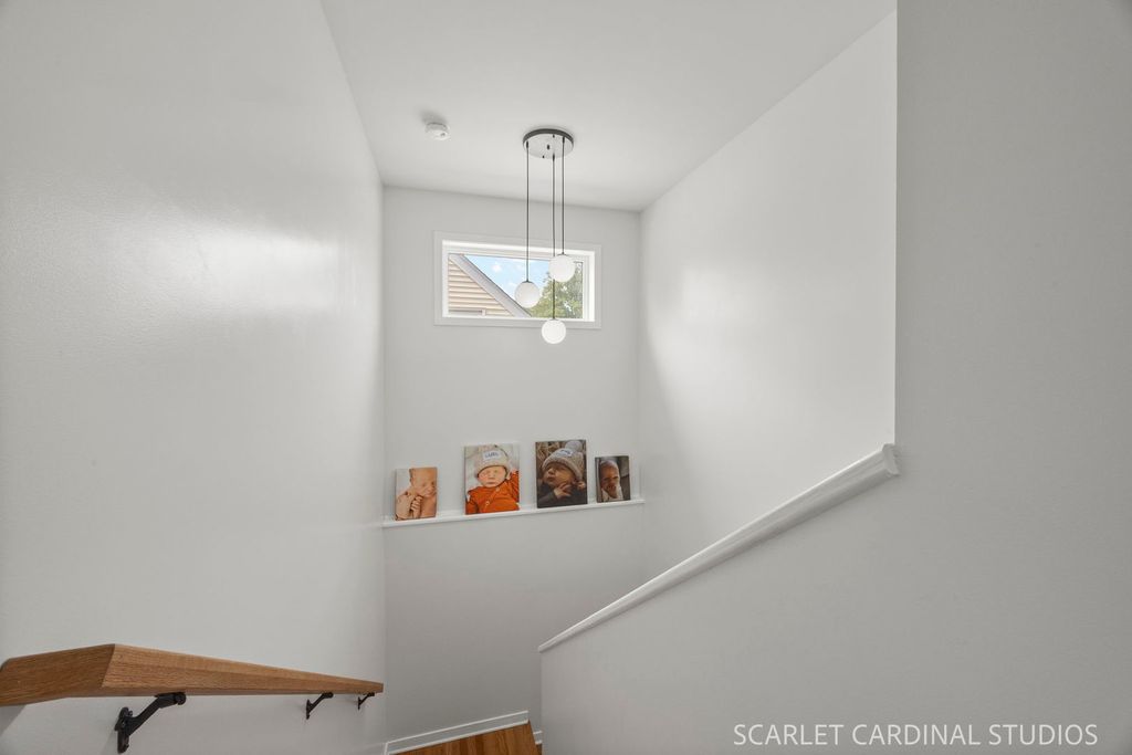 Image 22 of property listing at 326 S Chase Avenue, Lombard, IL 60148