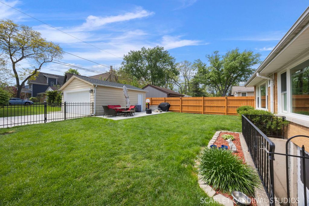 Image 24 of property listing at 326 S Chase Avenue, Lombard, IL 60148