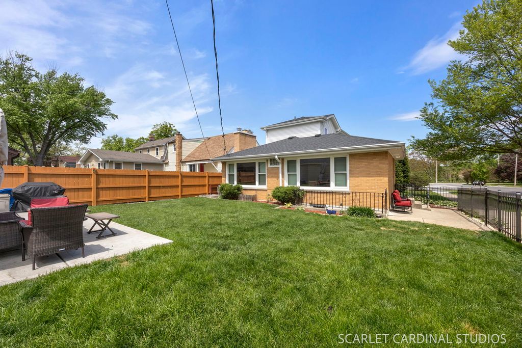 Image 25 of property listing at 326 S Chase Avenue, Lombard, IL 60148