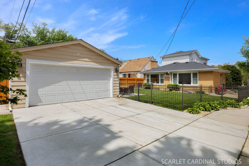 Image 26 of property listing at 326 S Chase Avenue, Lombard, IL 60148