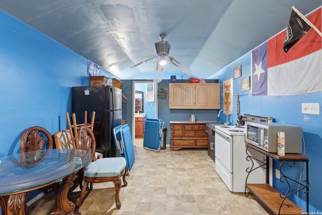 2145 FM 2504, Poteet, TX 78065