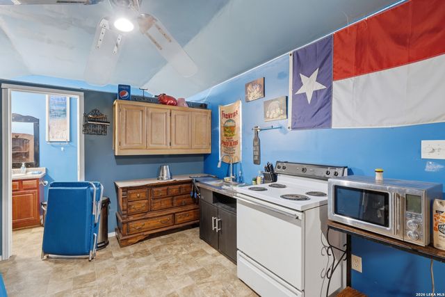 2145 FM 2504, Poteet, TX 78065